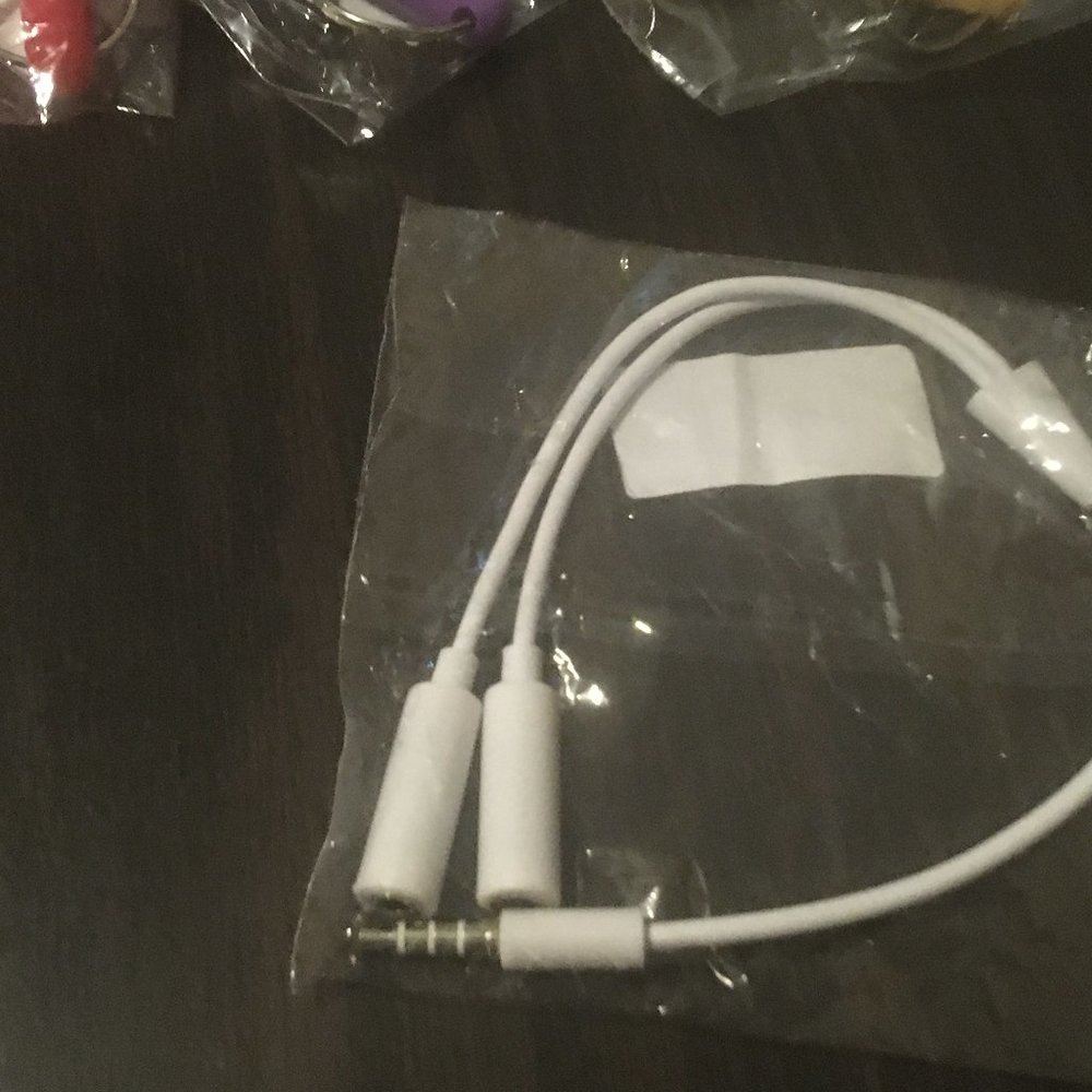 3.5mm Stereo Audio Male to 2 Female Headphone Y Splitter Cable Adapter